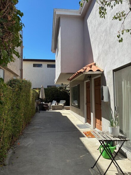 Building Photo - 1329 S Saltair Ave
