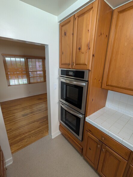 Building Photo - 1043 Pacific St