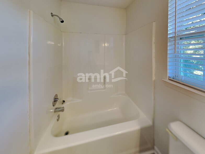 Building Photo - 949 Milkwood Ln