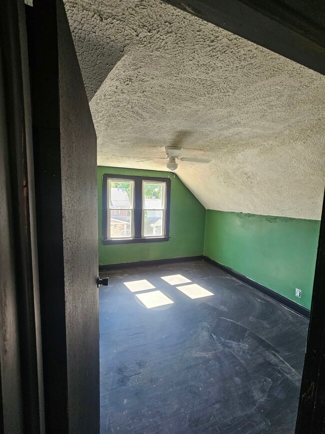 Building Photo - 250 Helen Ave