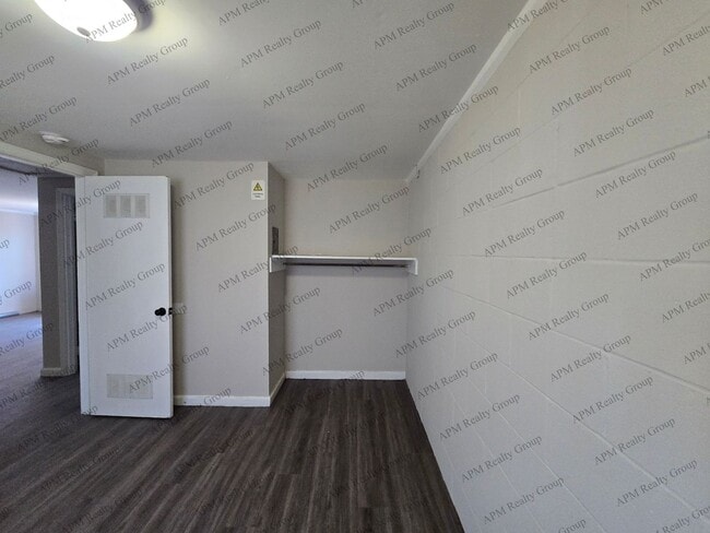 Building Photo - Renovated two bedroom near Harden Street - FREE first month