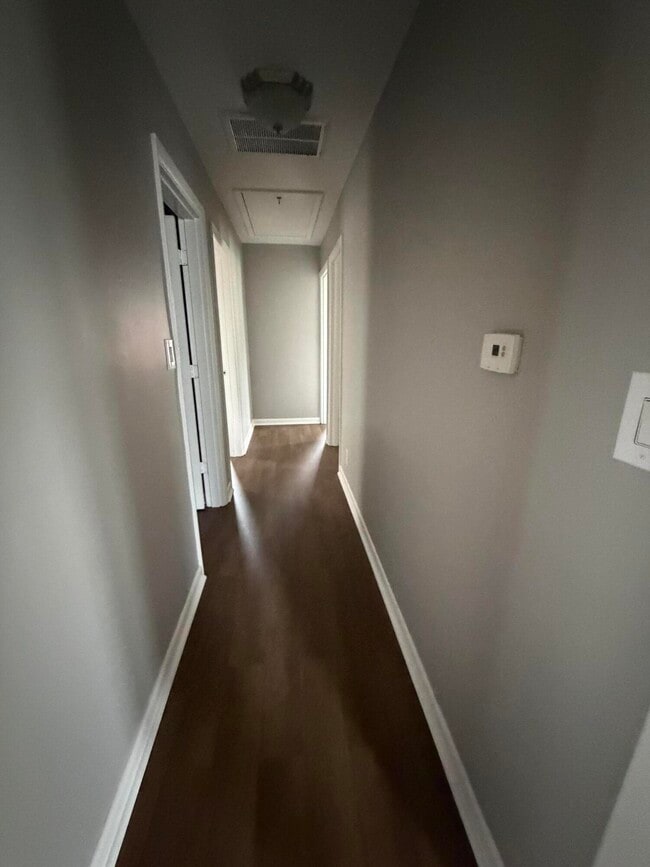 Building Photo - 611 Chestnut St