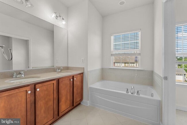 Building Photo - 5974 Logans Way