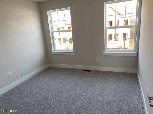 Building Photo - 232 Red Leaf Ln