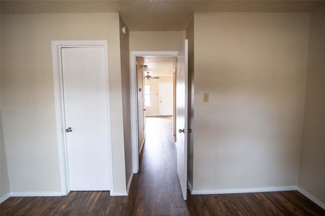 Building Photo - 215 Roberts Cir