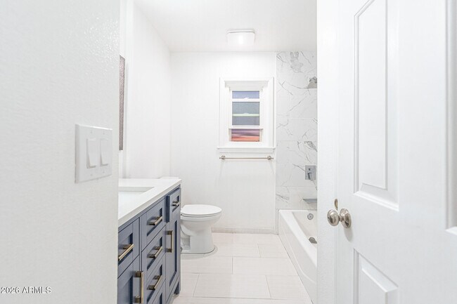 Building Photo - 5625 E Tierra Buena Ln
