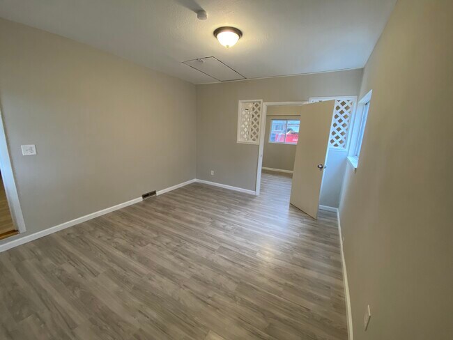 Building Photo - 2727 Angela Dr