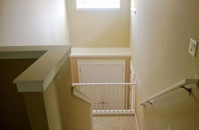 Building Photo - Spacious single family in quiet Lynnwood n...