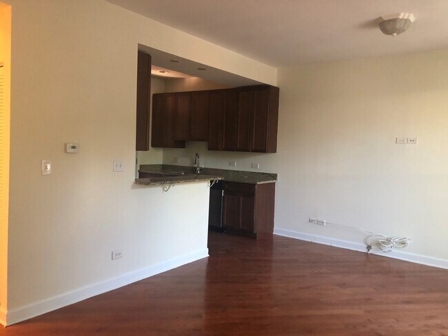 Building Photo - 1531 W Hollywood Ave