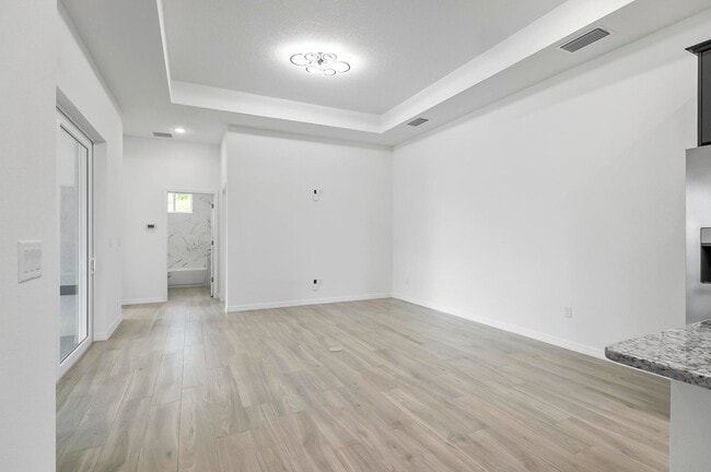 Building Photo - 31 Louvet Ln