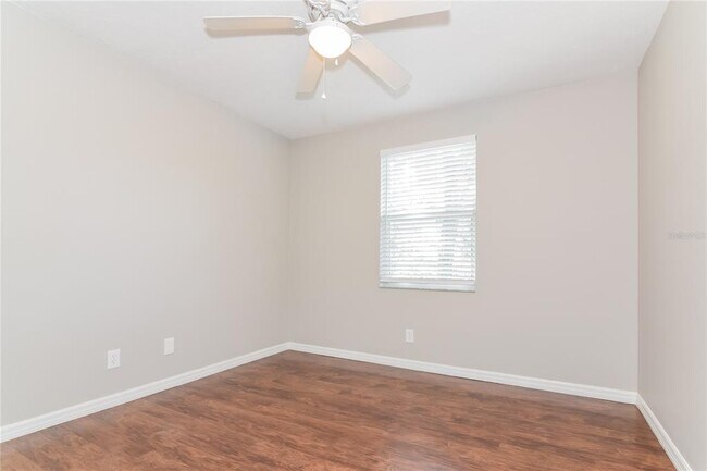 Building Photo - 2219 Glen Mist Dr