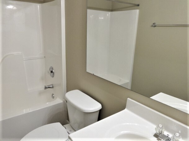 Building Photo - 523 Riverby Lane