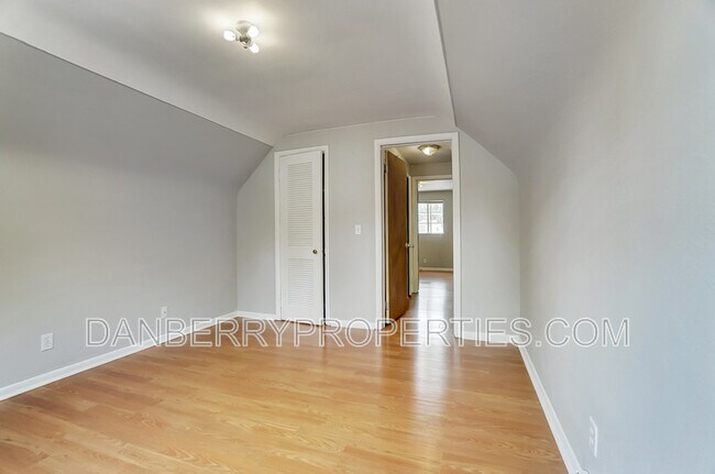 Building Photo - 1115 Secor Rd