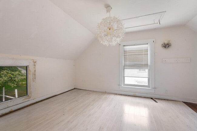 Building Photo - 3 Bedroom Home For Rent