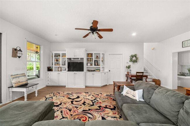 Building Photo - 2551 Lakeview Dr