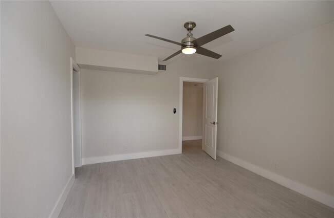 Building Photo - 1339 Ave