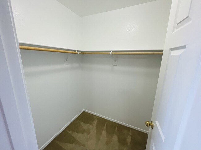 Building Photo - 45811 W Amsterdam Rd