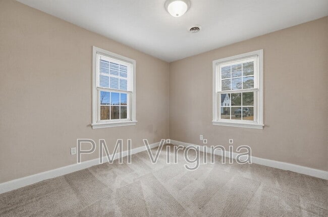 Building Photo - 217 Bob Ln