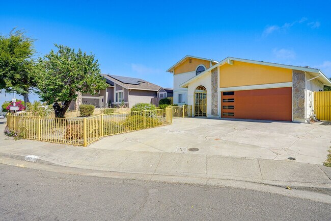 Building Photo - 420 Phoenix Cir