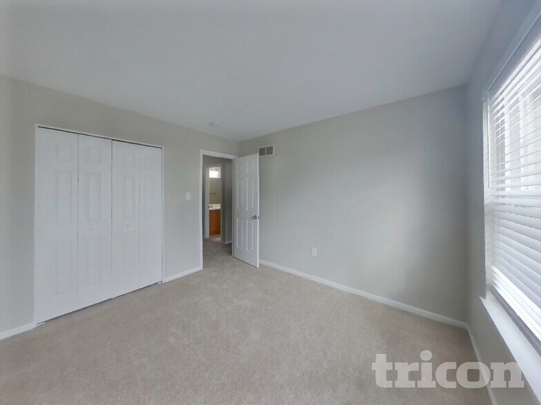 Building Photo - 137 Harvard Dr