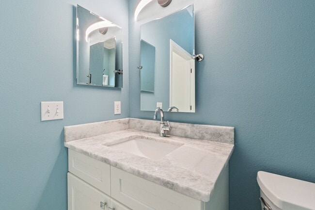 Building Photo - Beautiful 3/3 Pool Home in Gated Community W/ Lake Access