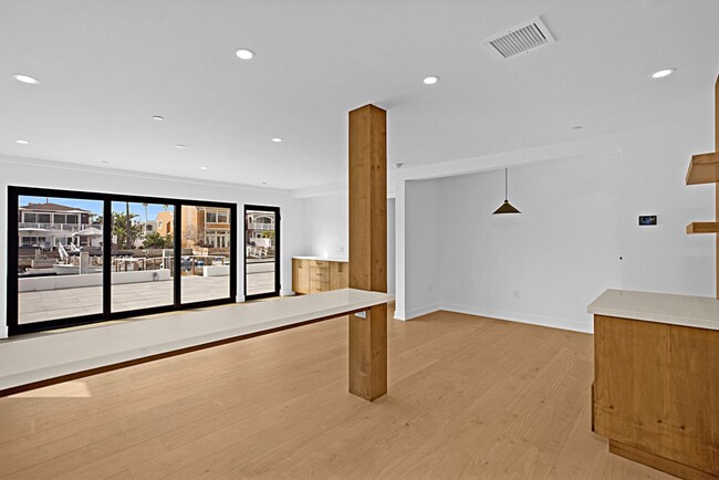 Building Photo - 4017 Channel Pl