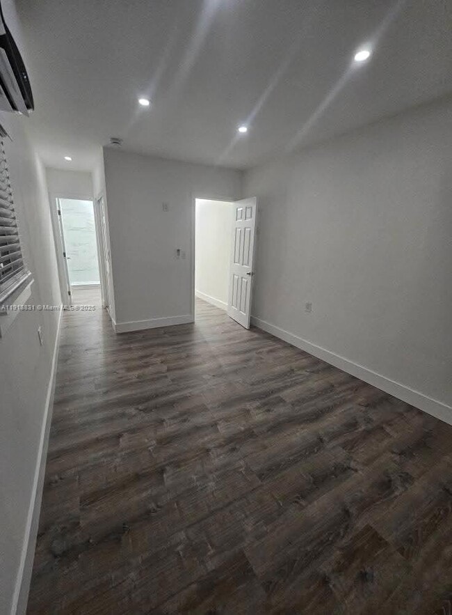 Building Photo - 425 NE 109th St