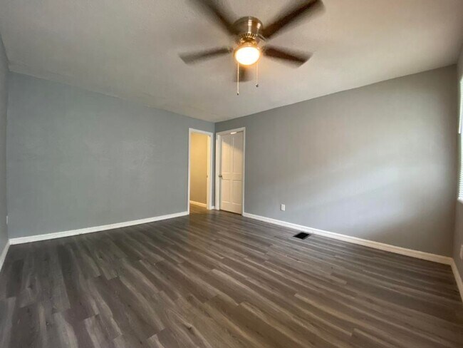 Building Photo - Daytona Beachside Charmer