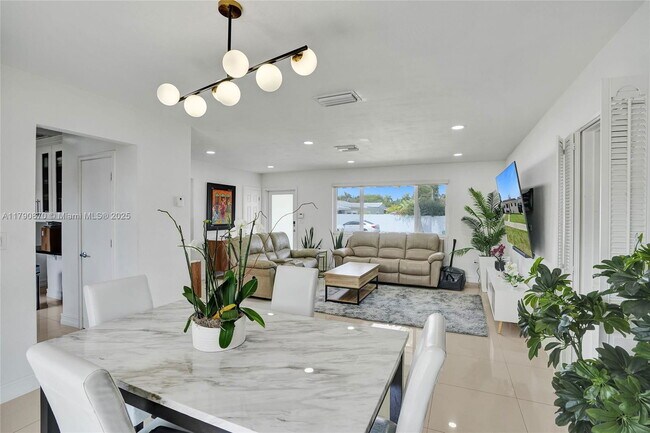 Building Photo - 5811 SW 95th Ct