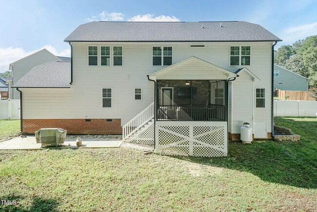 Building Photo - Stunning 4-Bedroom Home with 3-Car Garage ...