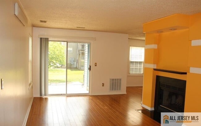 Building Photo - 49 Tanglewood Ct