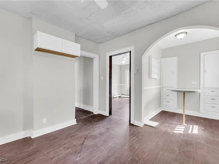Building Photo - 908 Stadelman Ave