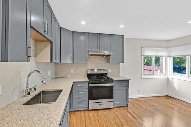 Building Photo - Newly Updated 2/2