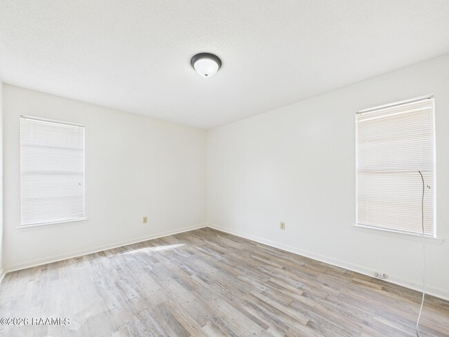 Building Photo - 208 Vieux Orleans Cir