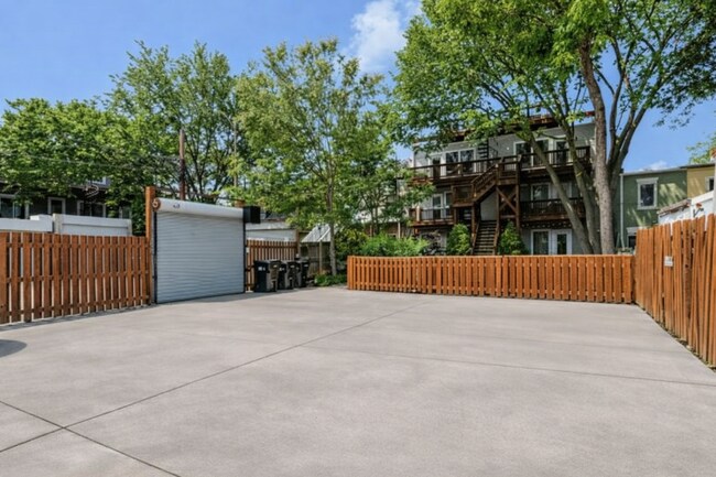 Building Photo - Bright, modern Capitol Hill 1 bed/1 bath condo with private outdoor space and secured parking