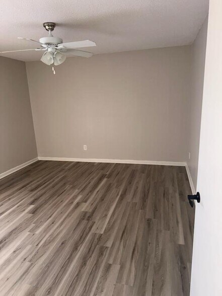 Building Photo - 208 Cloverleaf Dr