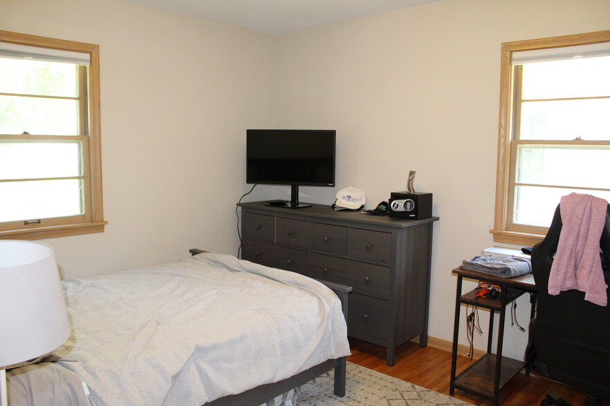 Building Photo - 6005 Birchcrest Dr