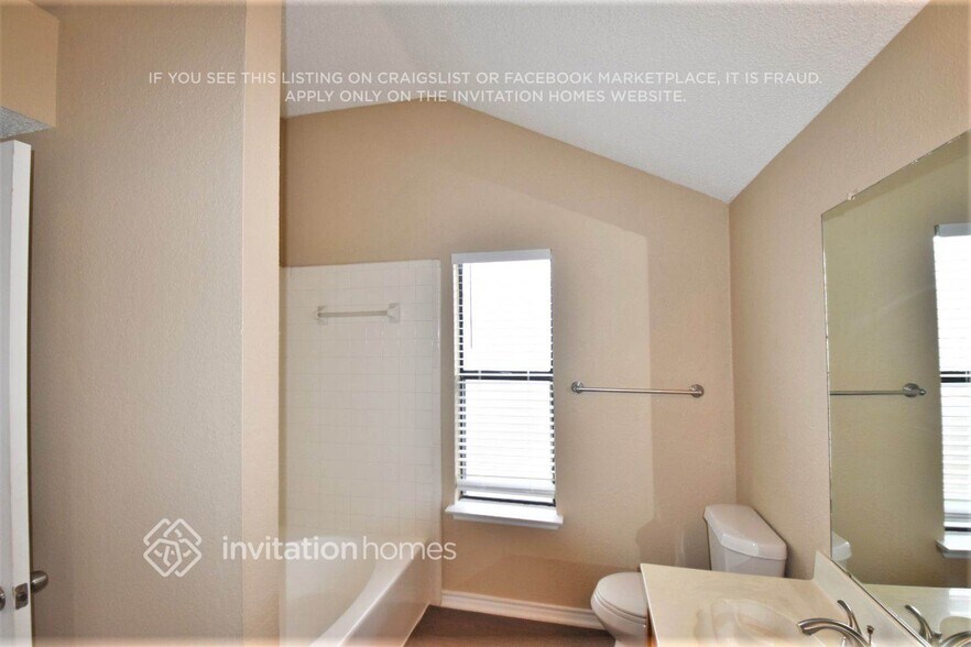 Building Photo - 2513 Livingston Ln