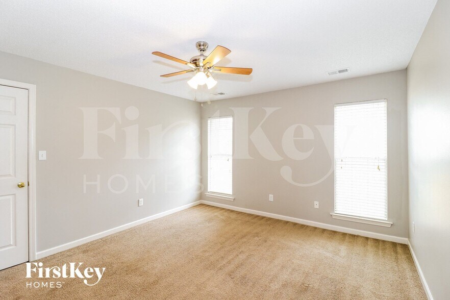 Building Photo - 10219 Cottage Oaks Cove