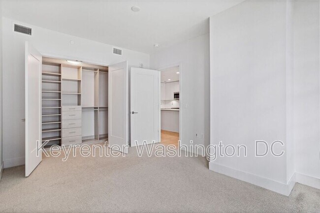 Building Photo - 45 Sutton Square SW