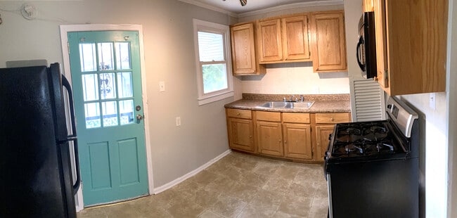 Building Photo - 1011 E 16th St