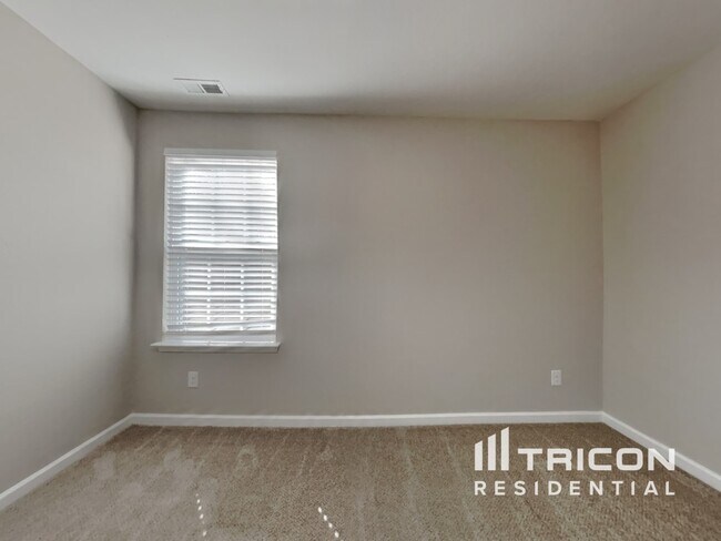 Building Photo - 244 Botanical Ct