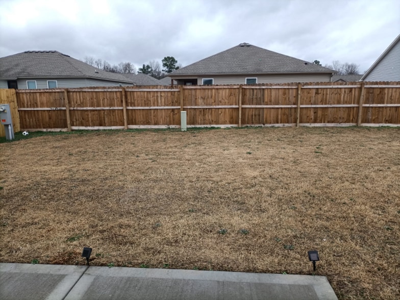 Building Photo - 2801 W McLaren Dr