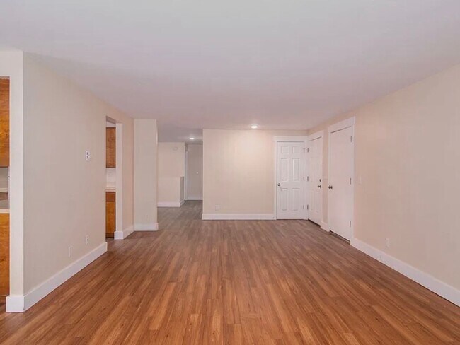 Building Photo - Spacious 4-Bedroom duplex Near EWU – Cheney, WA