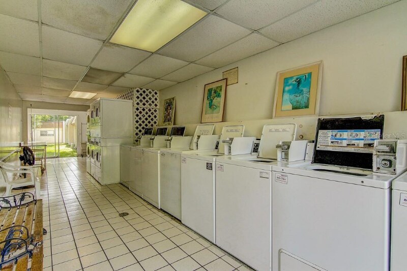 Building Photo - 1406 Arrowhead Cir W