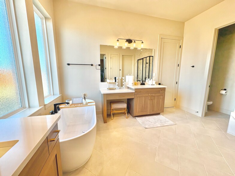 Building Photo - 275 Ginger St