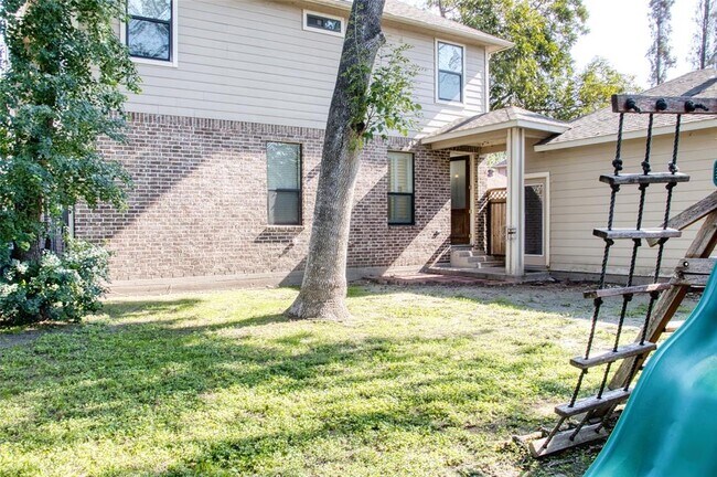 Building Photo - 6207 Ash Oak Dr