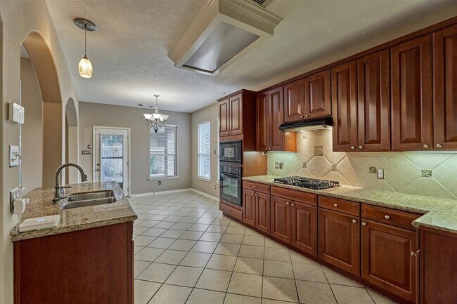 Building Photo - 8406 Oak Villa Ct
