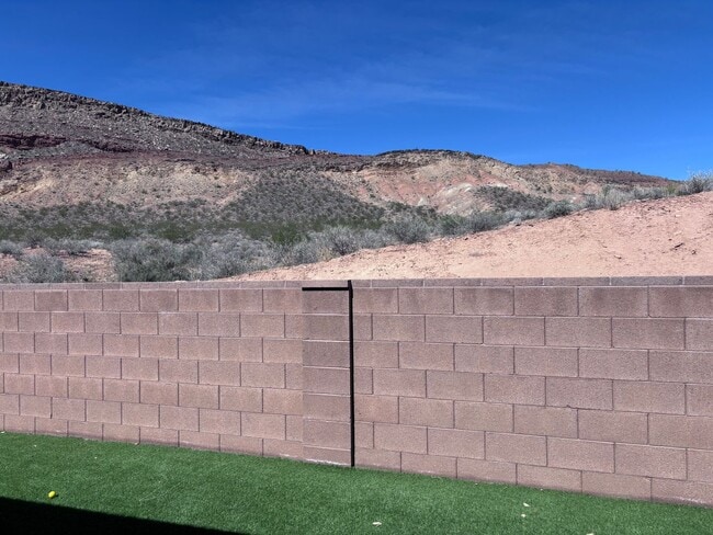 Building Photo - Wonderful single story 4 bed | 3 Bath | 2 Car Garage off Washington Dam Rd with Hot Tub