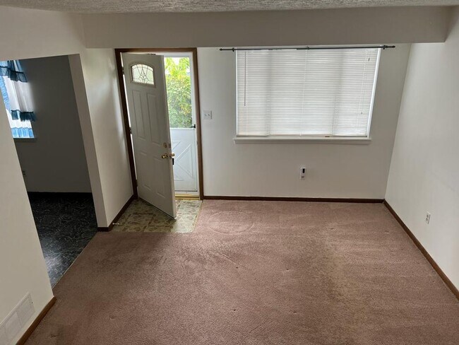 Building Photo - 729 Brunot St